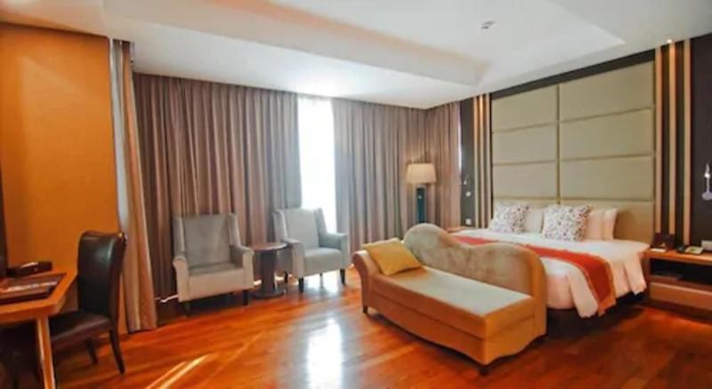 Nagoya Hill Hotel Batam - Oda