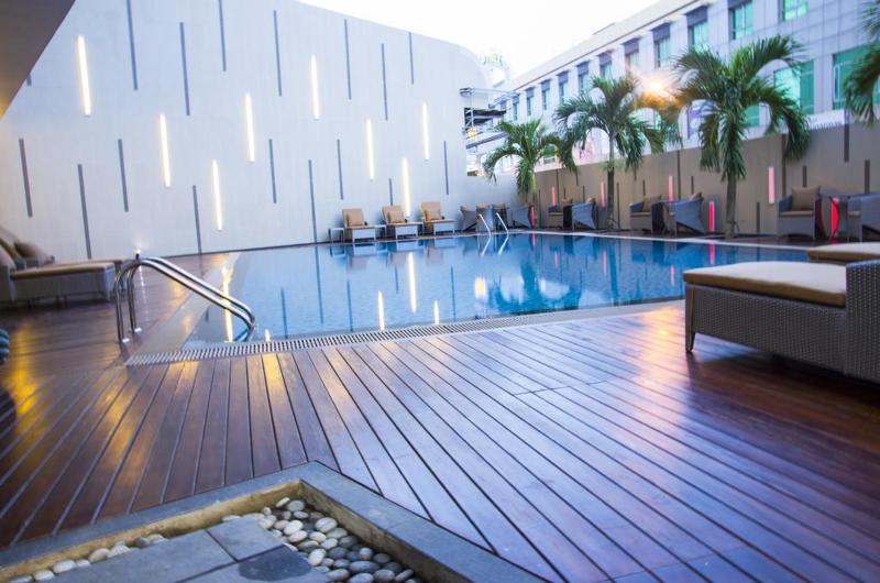 Nagoya Hill Hotel Batam - Havuz