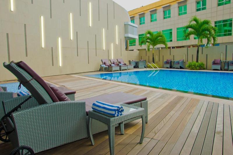 Nagoya Hill Hotel Batam - Havuz