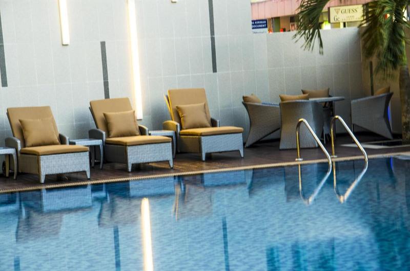 Nagoya Hill Hotel Batam - Havuz