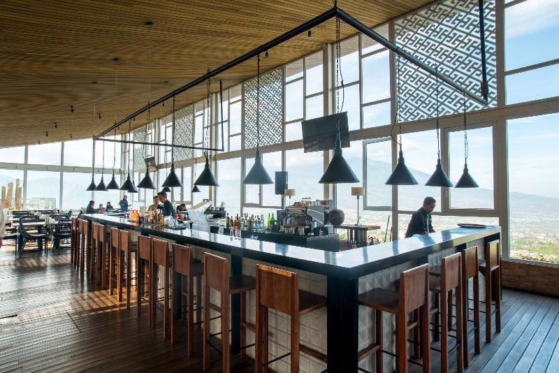 Amartahills Hotel and Resort Batu - Bar