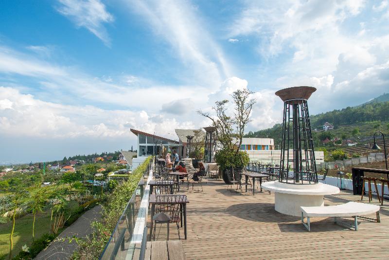 Amartahills Hotel and Resort Batu - Bar