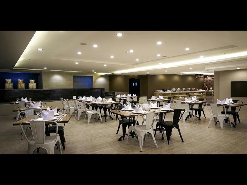 De Laxston Hotel by Azana - Restoran