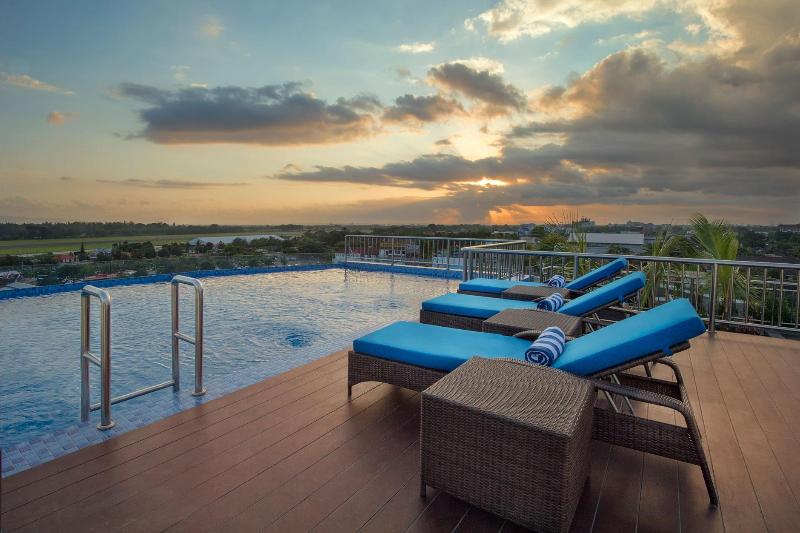 Platinum Adisucipto Hotel & Conference Center - Havuz