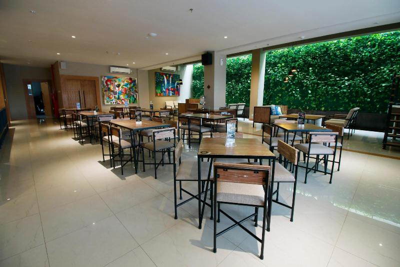 Yellow Star Ambarukmo Hotel - Restoran