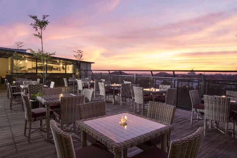 Yellow Star Ambarukmo Hotel - Teras