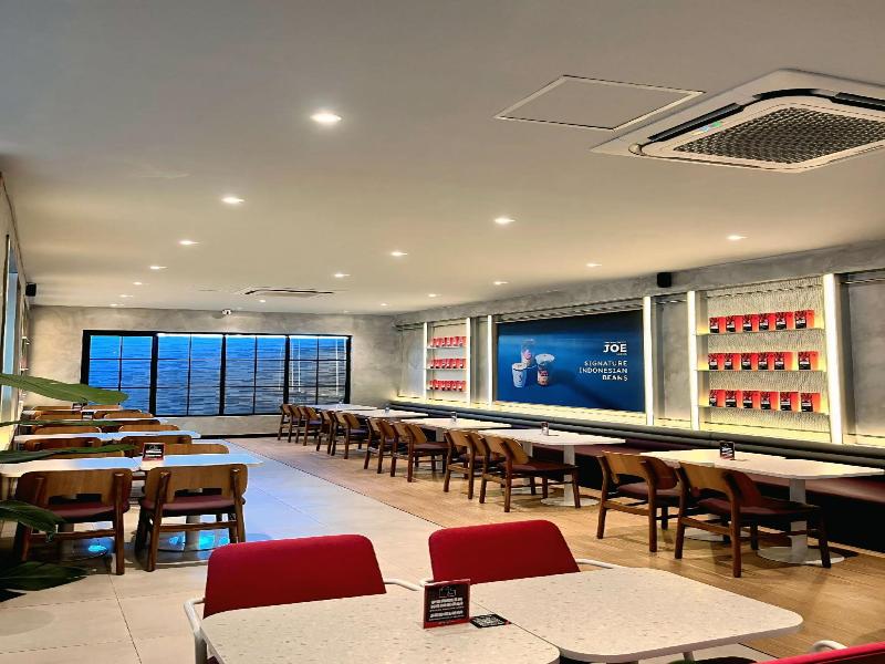 Avira Hotel Panakkukang - Restoran