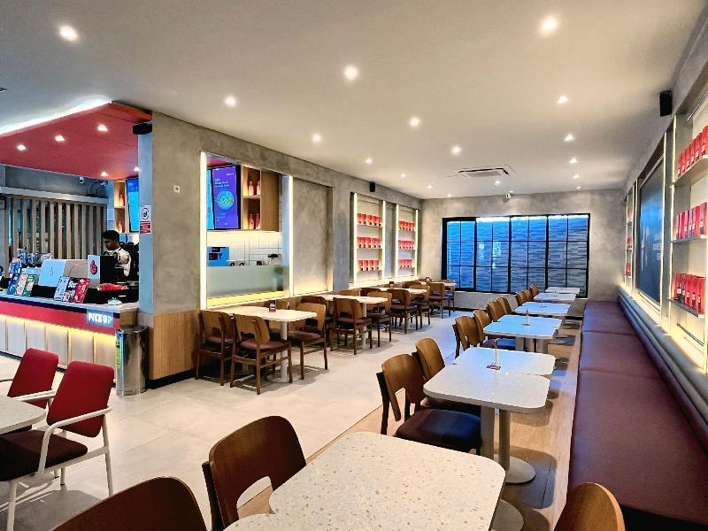 Avira Hotel Panakkukang - Restoran