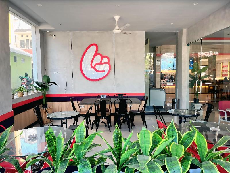 Avira Hotel Panakkukang - Restoran