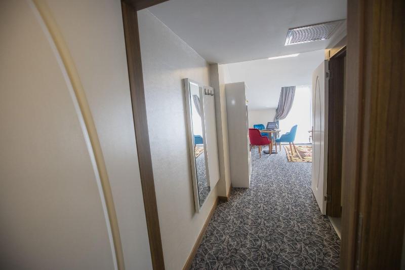 Royal Inci Airport Hotel - Lobi