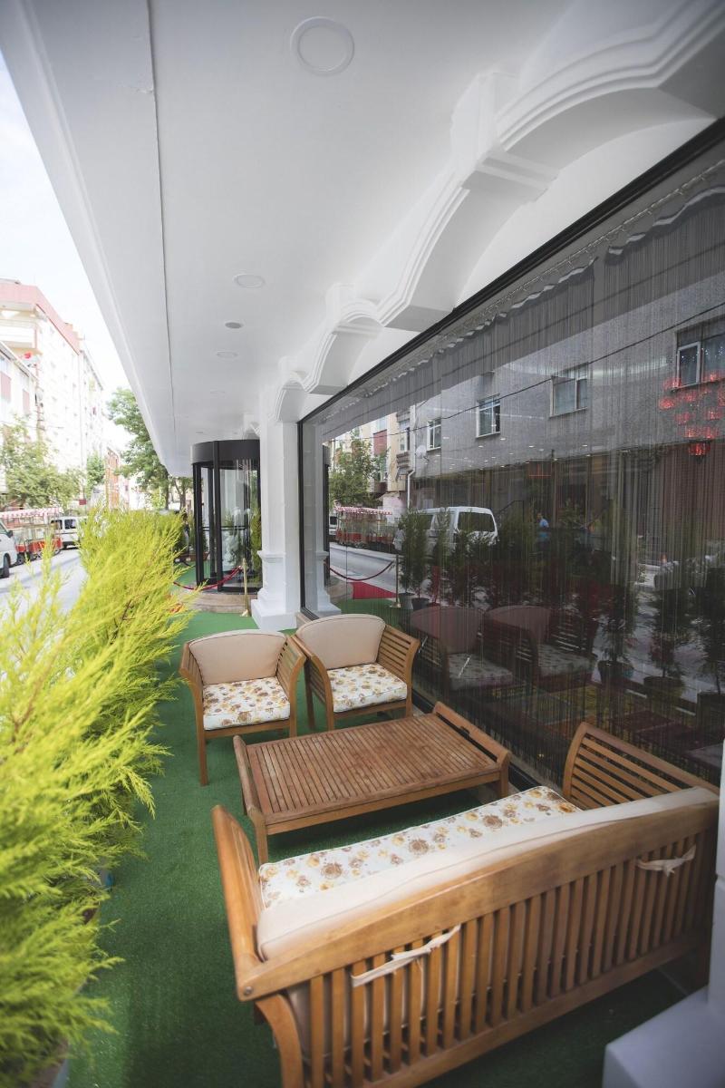 Royal Inci Airport Hotel - Teras