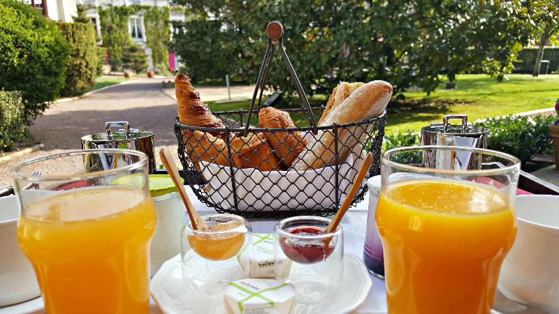Le Manoir De Gressy - Teras