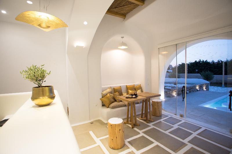 Euphoria Suites - Lobi