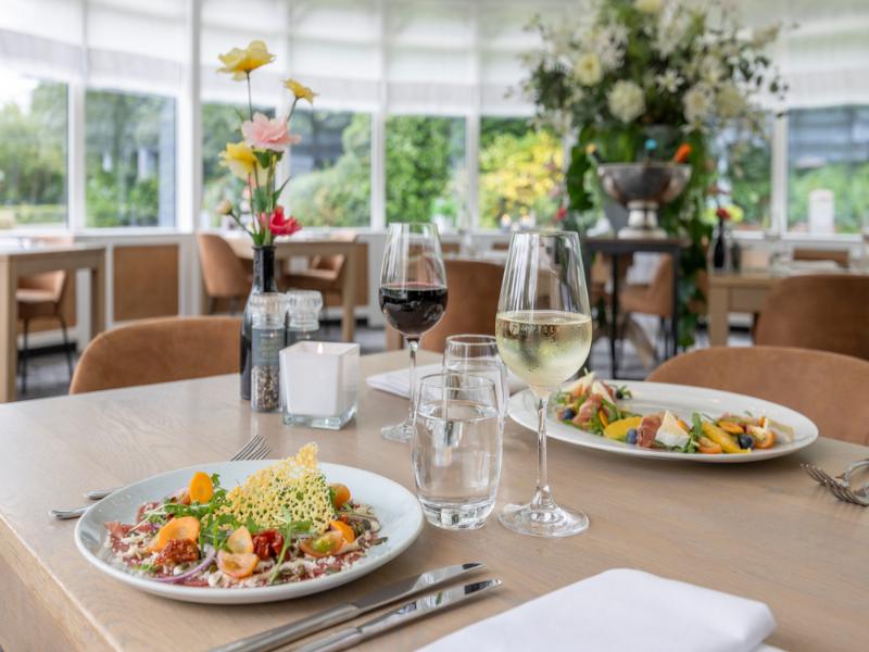 Fletcher Hotel-Restaurant De Witte Raaf - Restoran