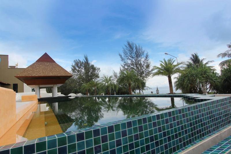 Maikhao Palm Beach Resort - Havuz