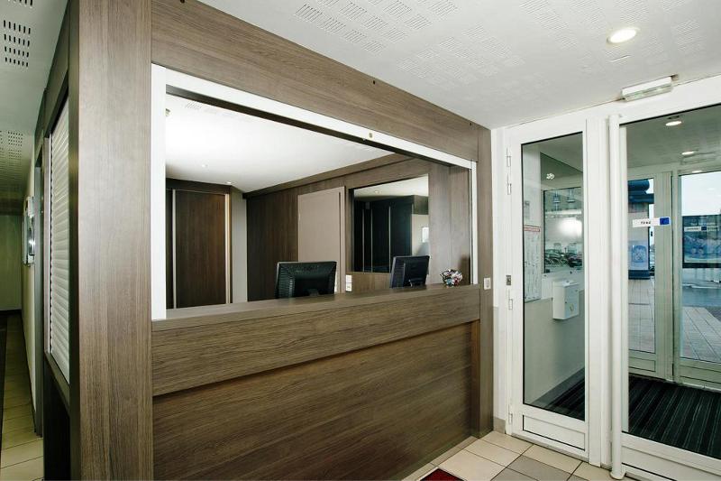 Sejours & Affaires Pantin - Lobi