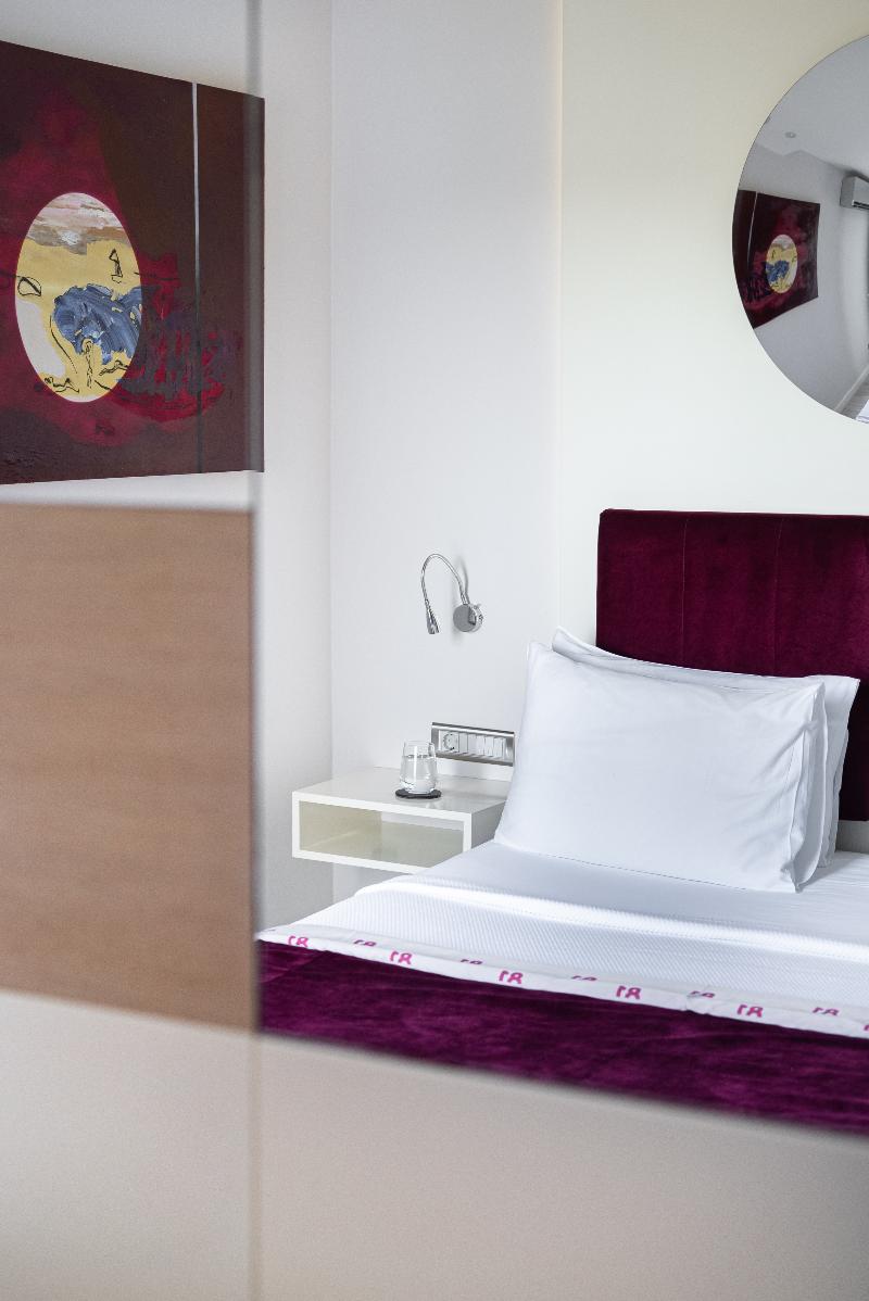 No 81 Hotel - Oda