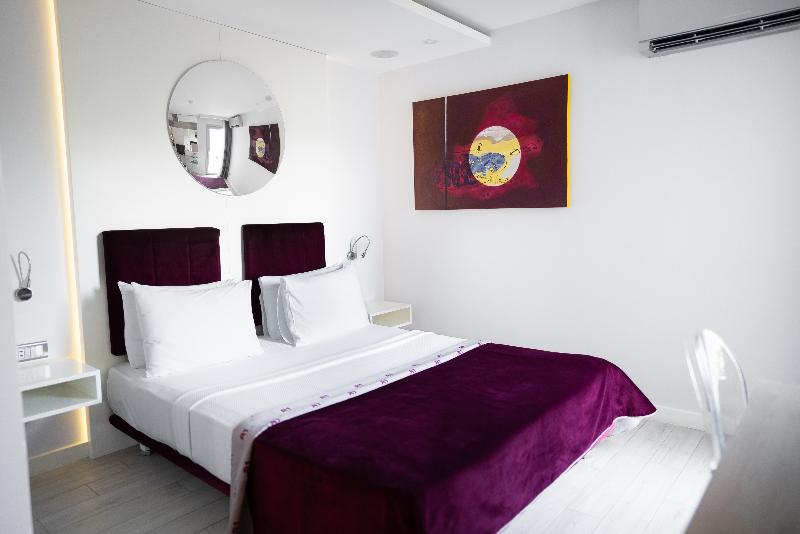 No 81 Hotel - Oda