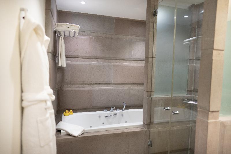 No 81 Hotel - Oda