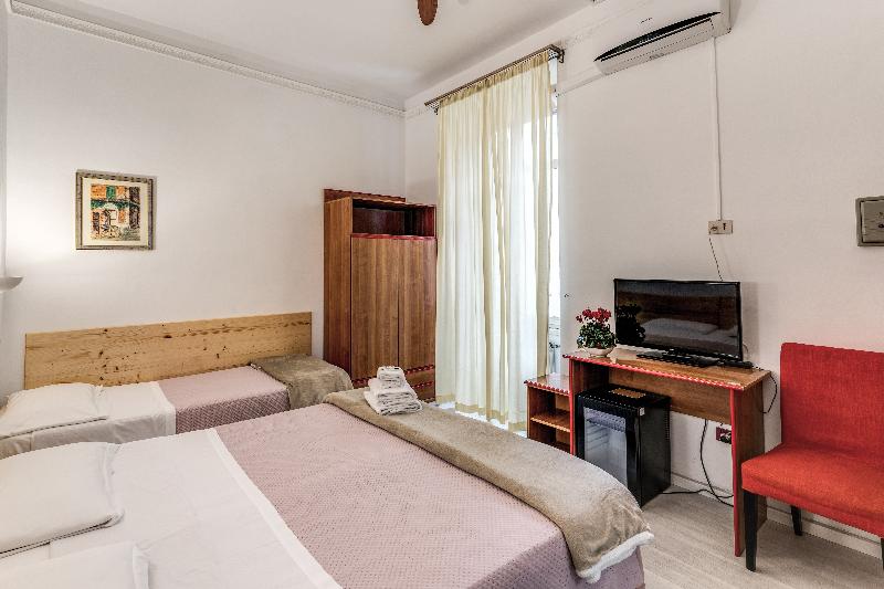 Hotel Altavilla 9 - Oda