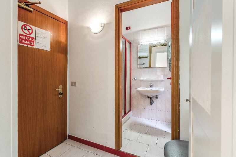 Hotel Altavilla 9 - Oda