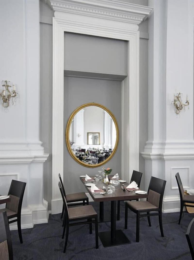 The Imperial Exmouth - Lobi