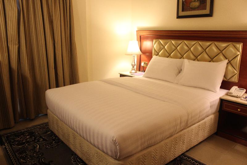 Saffron Hotel LLC - Oda
