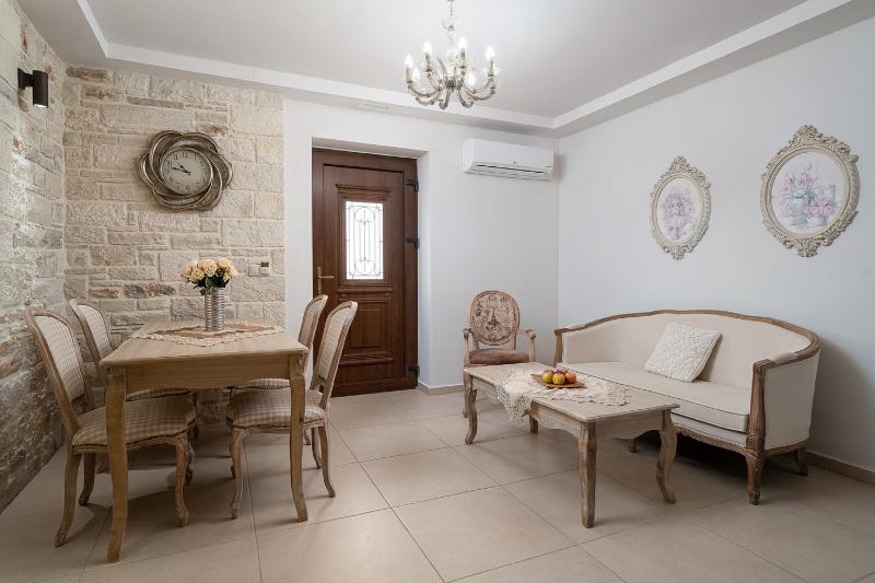 Orelia Cretan Villas & Deluxe Apartments - Oda