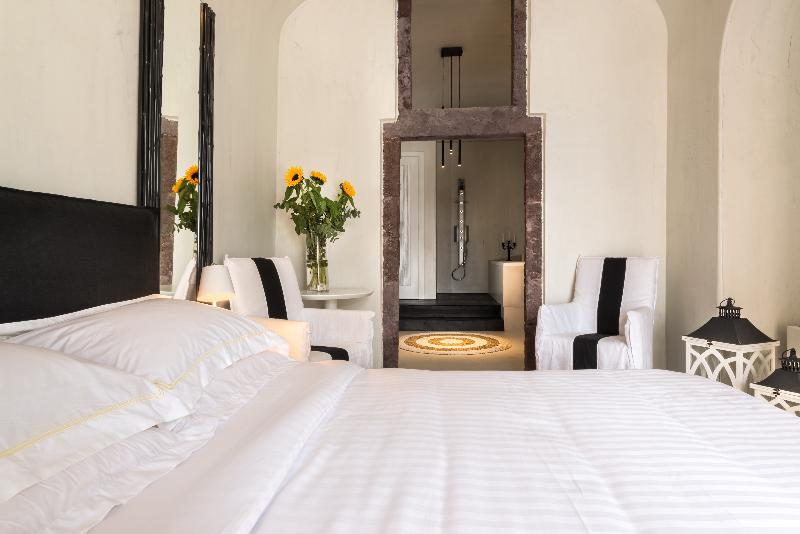 Mythical Blue Luxury Suites - Oda