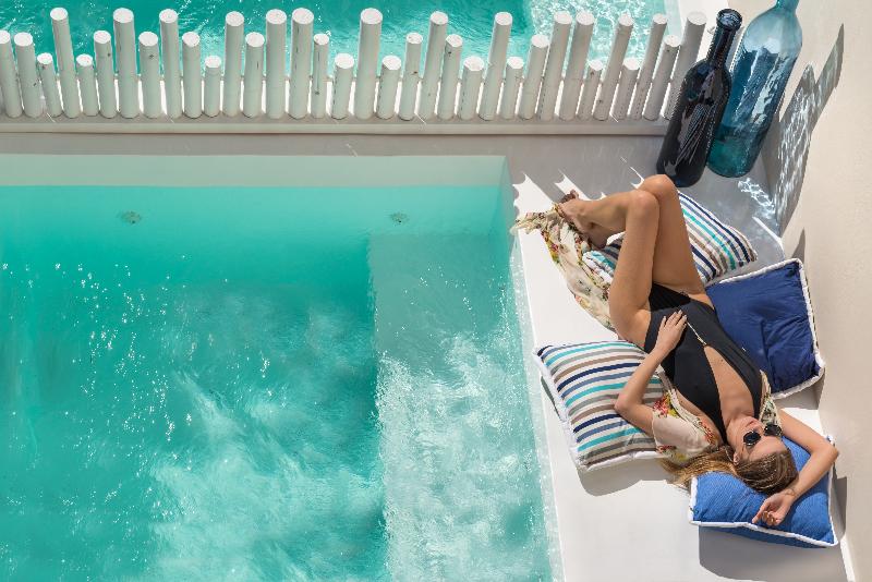 Mythical Blue Luxury Suites - Oda