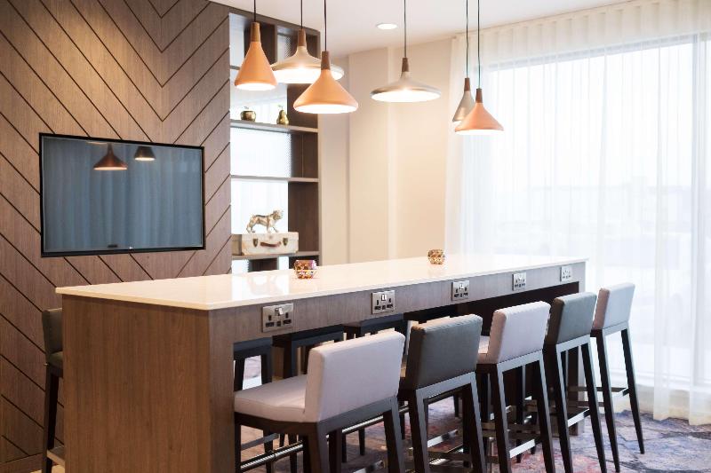 Hampton by Hilton Aberdeen Airport - Bar