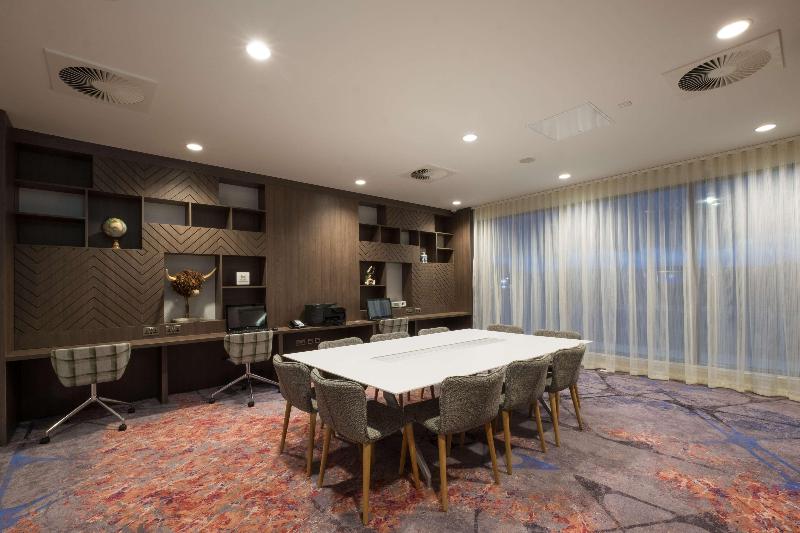 Hampton by Hilton Aberdeen Airport - Toplantı