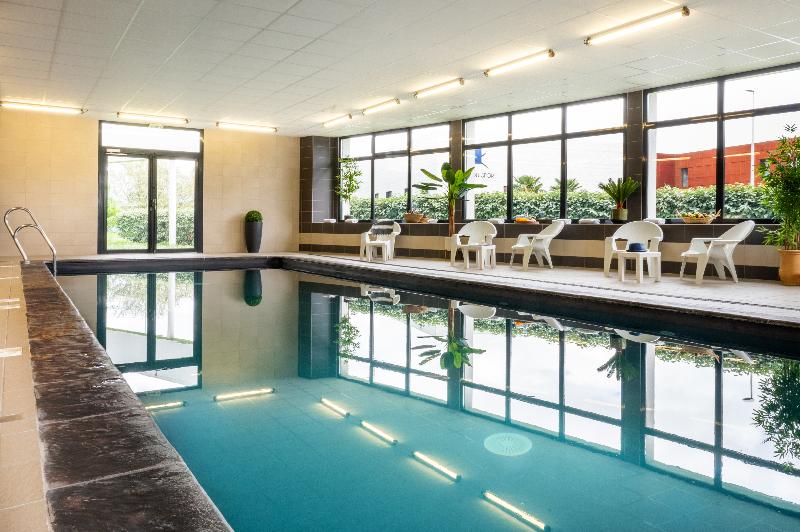 Nemea Appart Hotel Bordeaux Merignac aeroport - Havuz
