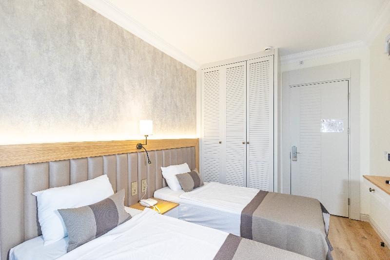 De Manor Boutique Adult Only +16  Age - Oda