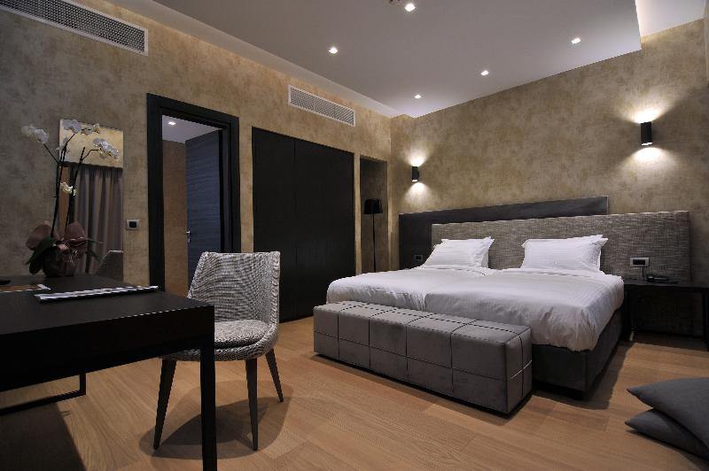 Athenaeum Grand Hotel - Oda