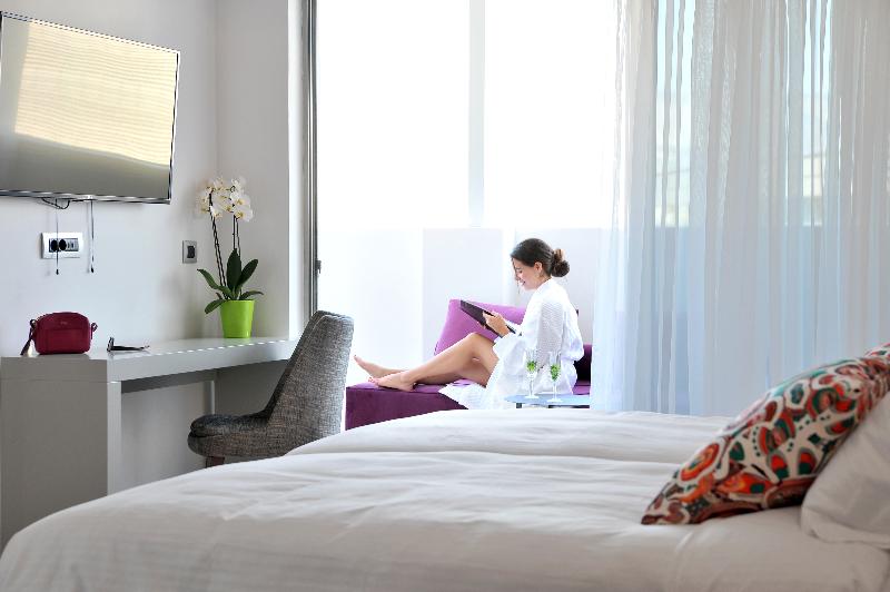 Athenaeum Grand Hotel - Oda