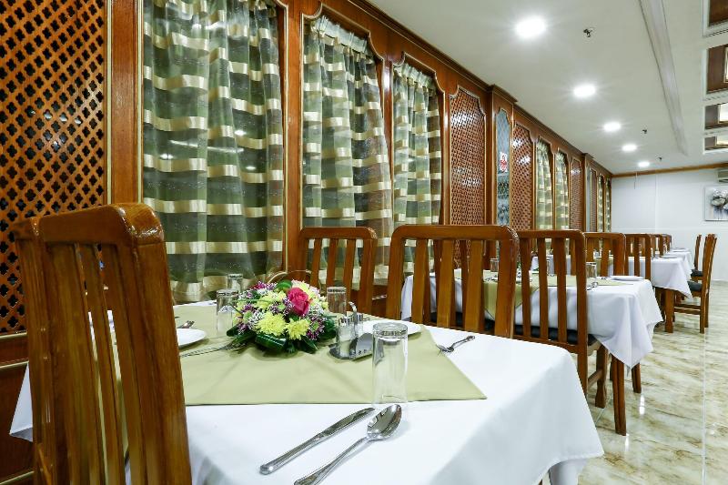 La Villa Suites Hotel - Restoran