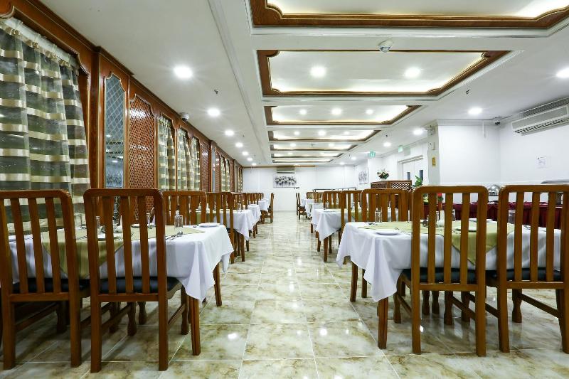 La Villa Suites Hotel - Restoran
