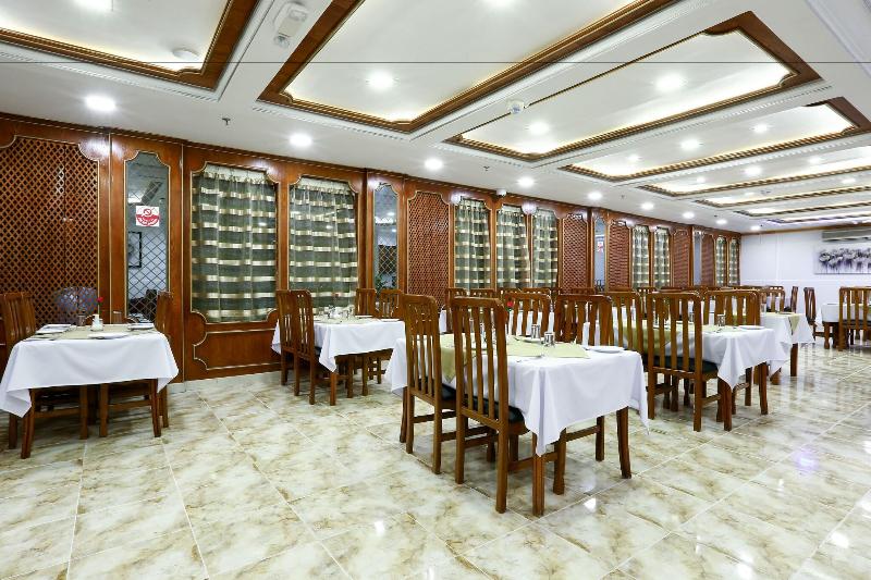 La Villa Suites Hotel - Restoran