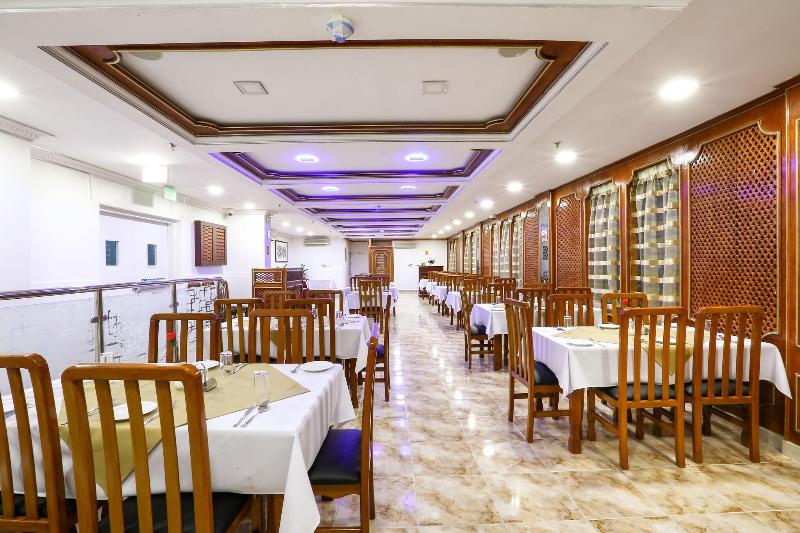La Villa Suites Hotel - Restoran
