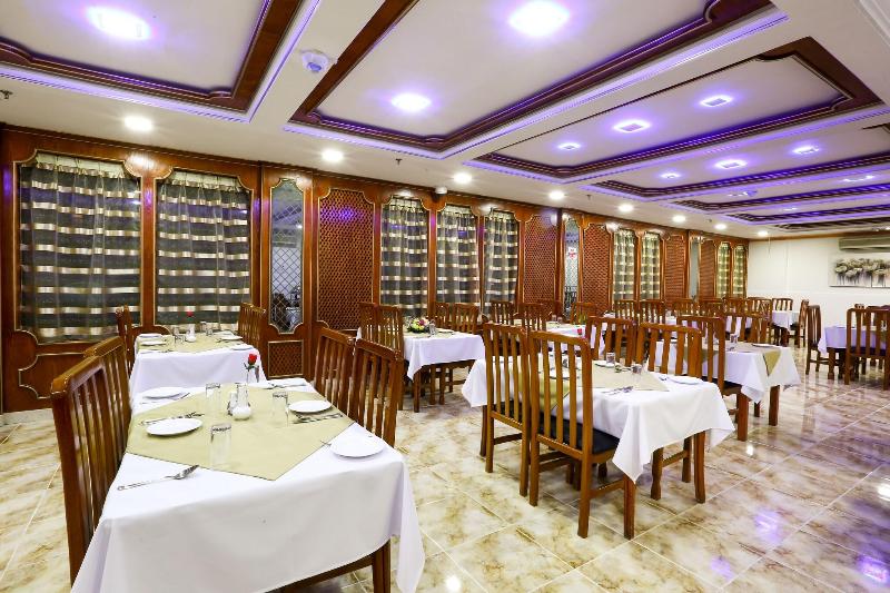 La Villa Suites Hotel - Restoran