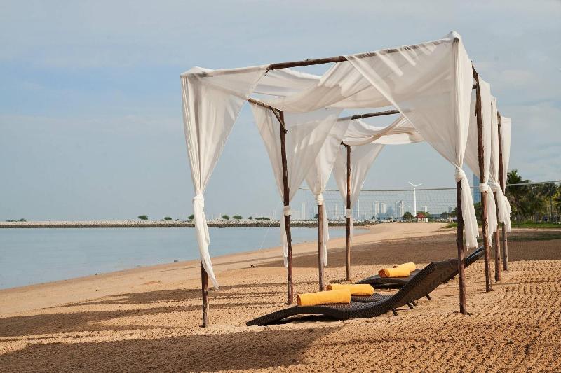 Renaissance Pattaya Resort & Spa - Plaj