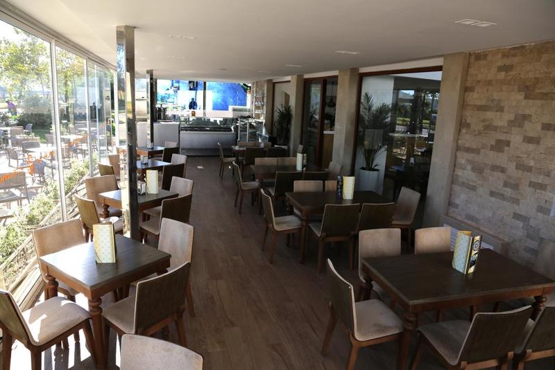A44 - Restoran