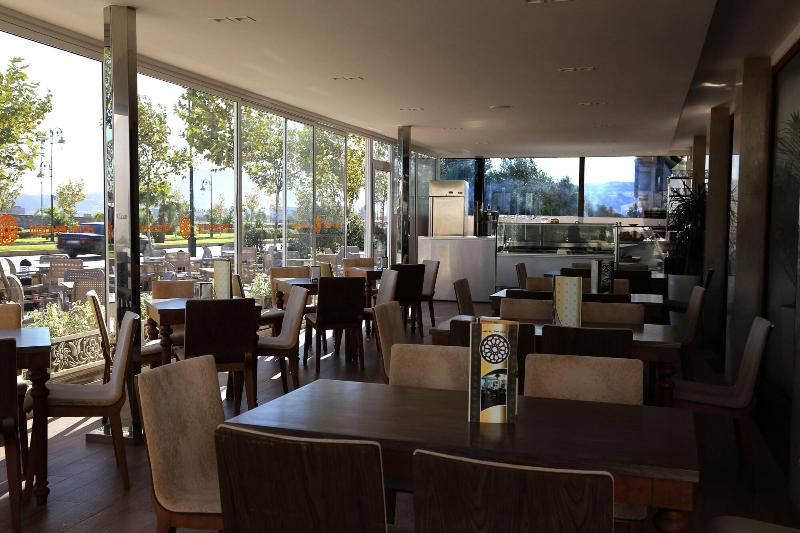 A44 - Restoran