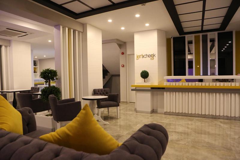 Lets Stay Boutique Hotel - Lobi