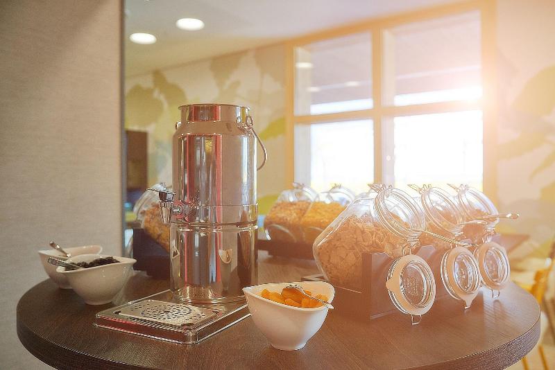 HWest Hotel Hall - Restoran