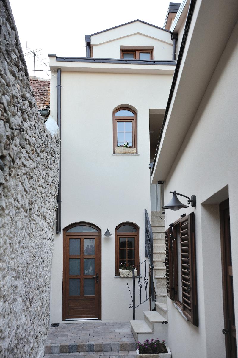 Villa Divani - Genel