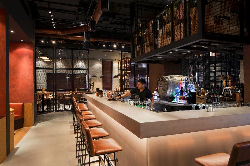 Pearl Rotana Capital Centre - Bar
