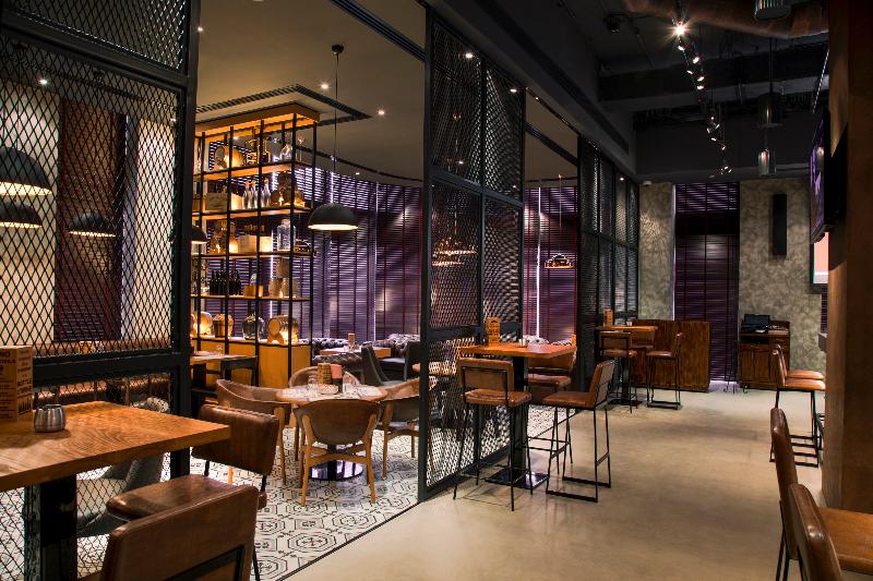 Pearl Rotana Capital Centre - Bar