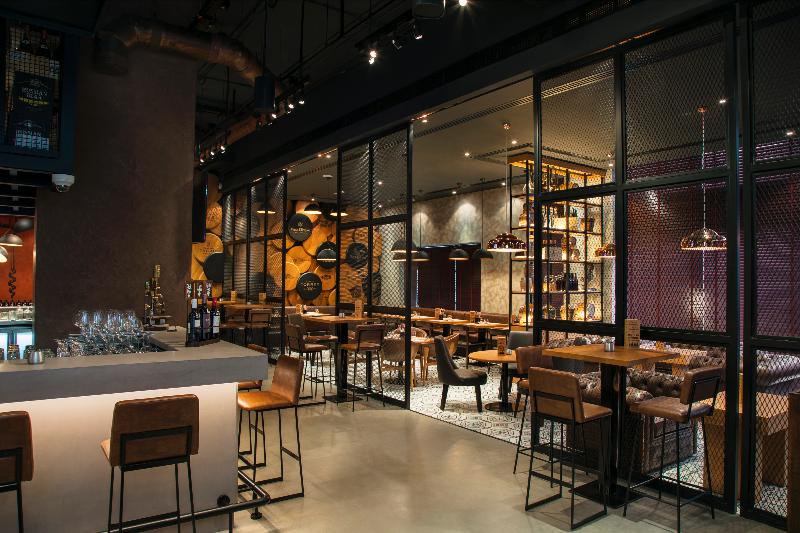 Pearl Rotana Capital Centre - Bar